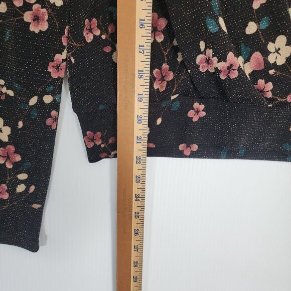 BKE Boutique Buckle Top Blouse Womens Small Black Wrap Floral Choker Metallic‎ - Picture 16 of 16